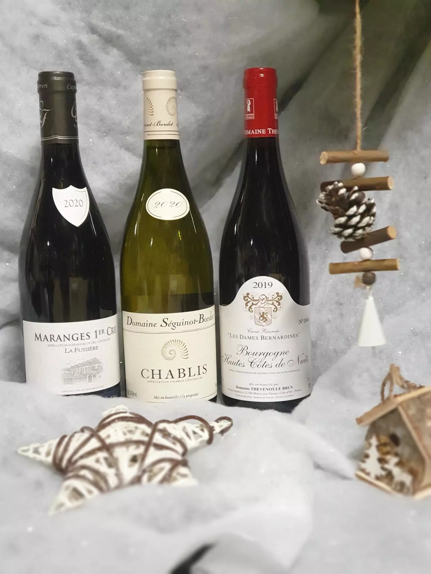 Coffret cadeau La Bourgogne avec trois vins prestigieux : Maranges 1er Cru, Chablis et Hautes Côtes de Nuits