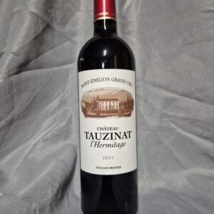 Bouteille de Saint-Émilion Grand Cru Château Tauzinat, vin rouge de Bordeaux